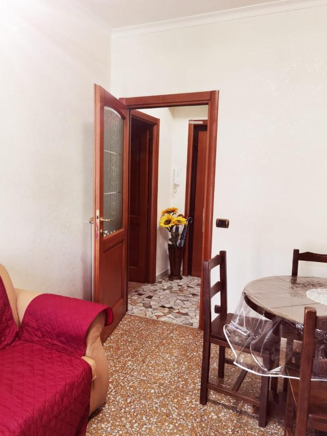 Appartamento Per Turisti E Famiglie Roma Esterno foto
