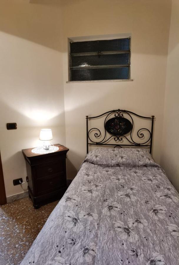 Appartamento Per Turisti E Famiglie Roma Esterno foto